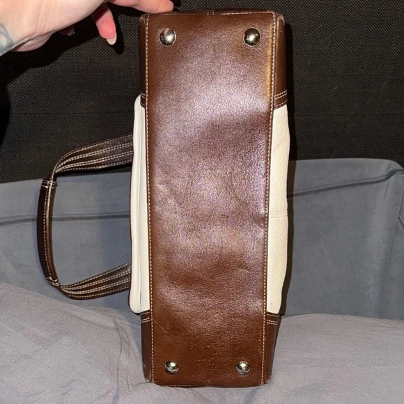 Vintage Coach White and Brown Penble Leather bag - Picture 14 of 16